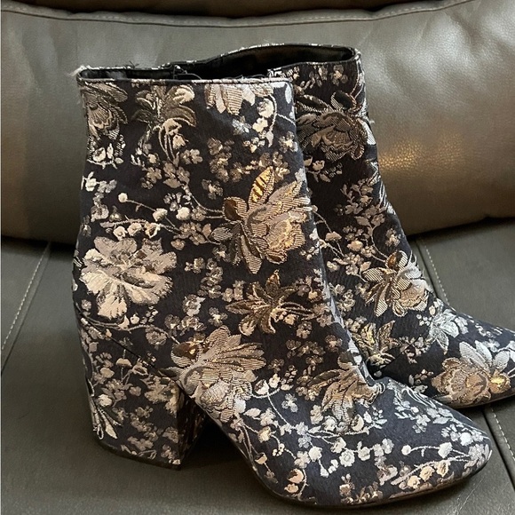 Shoes - Stunning Blue‎ and Silver Booties